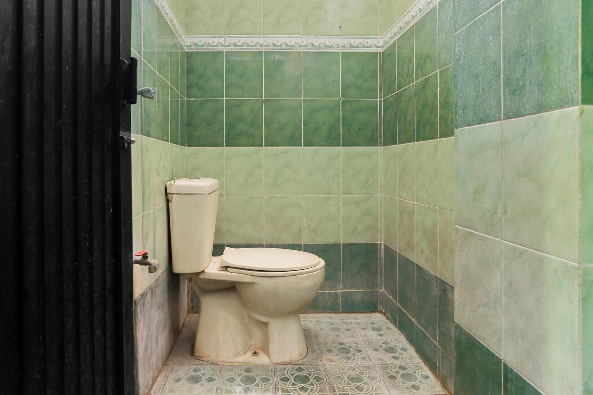 Oyo 93046 Hotel Fortuna Parepare Ngoại thất bức ảnh