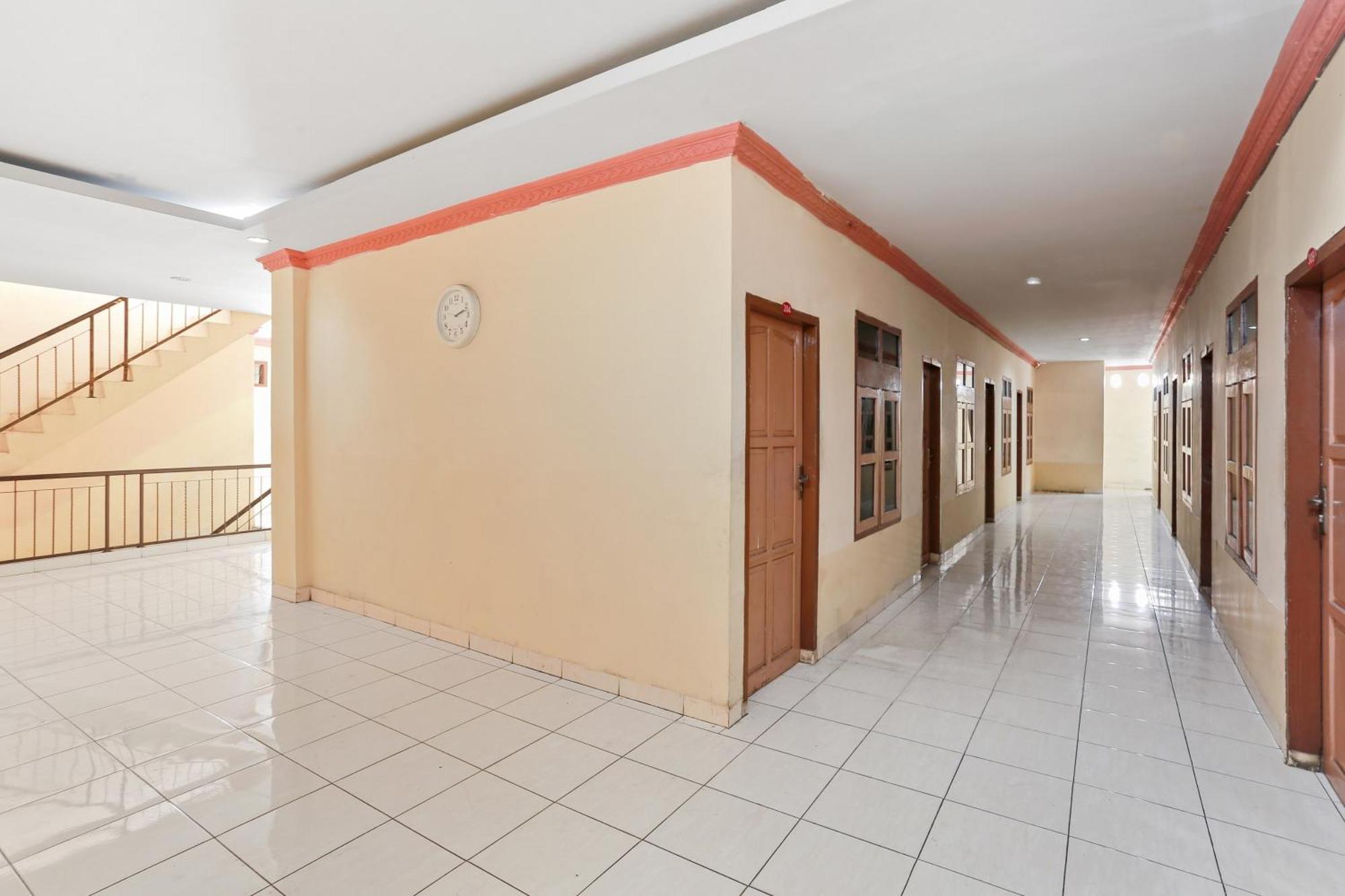 Oyo 93046 Hotel Fortuna Parepare Ngoại thất bức ảnh
