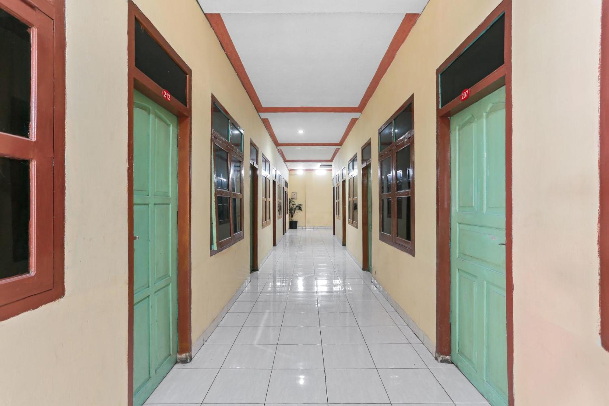 Oyo 93046 Hotel Fortuna Parepare Ngoại thất bức ảnh