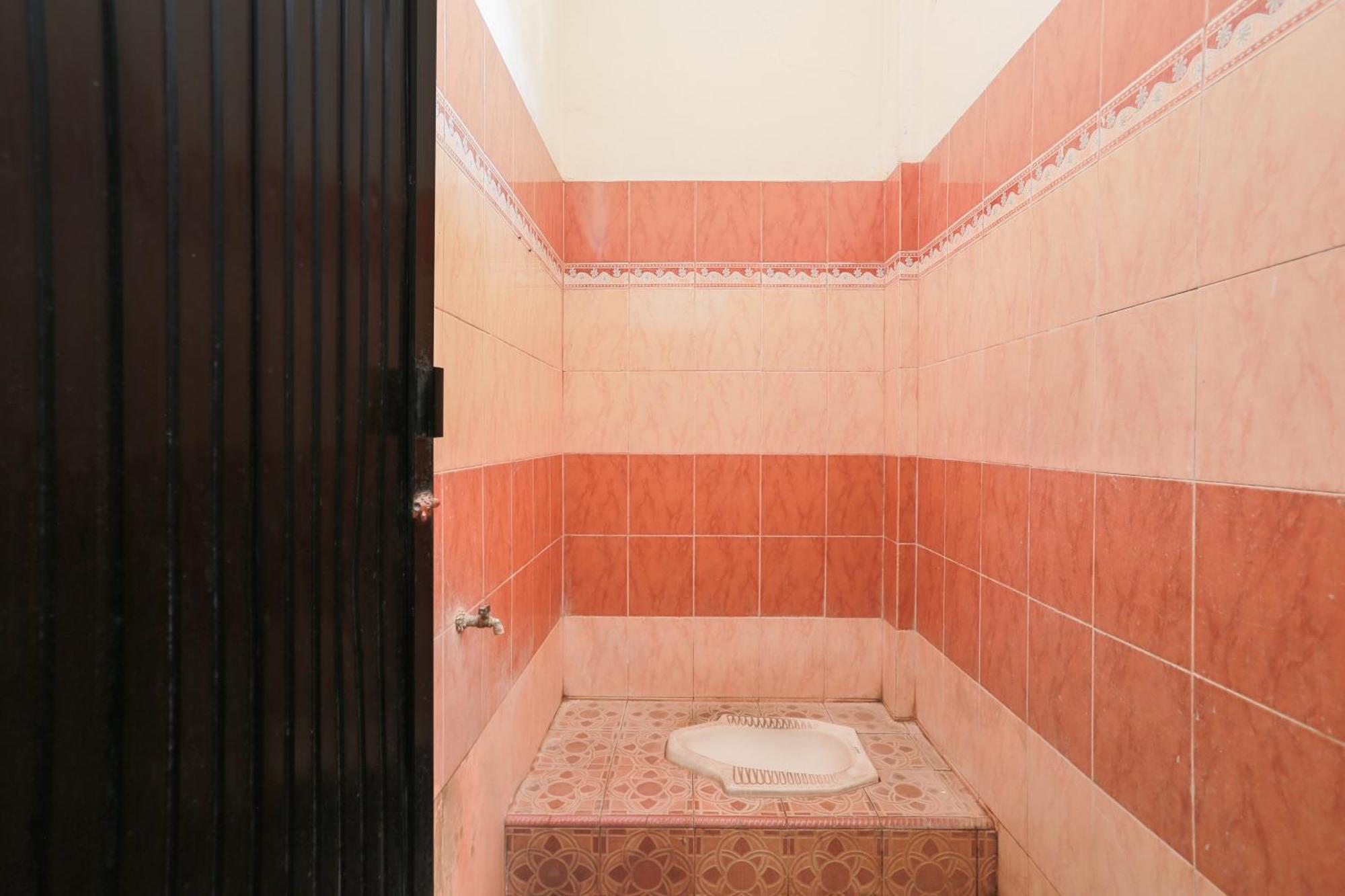 Oyo 93046 Hotel Fortuna Parepare Ngoại thất bức ảnh