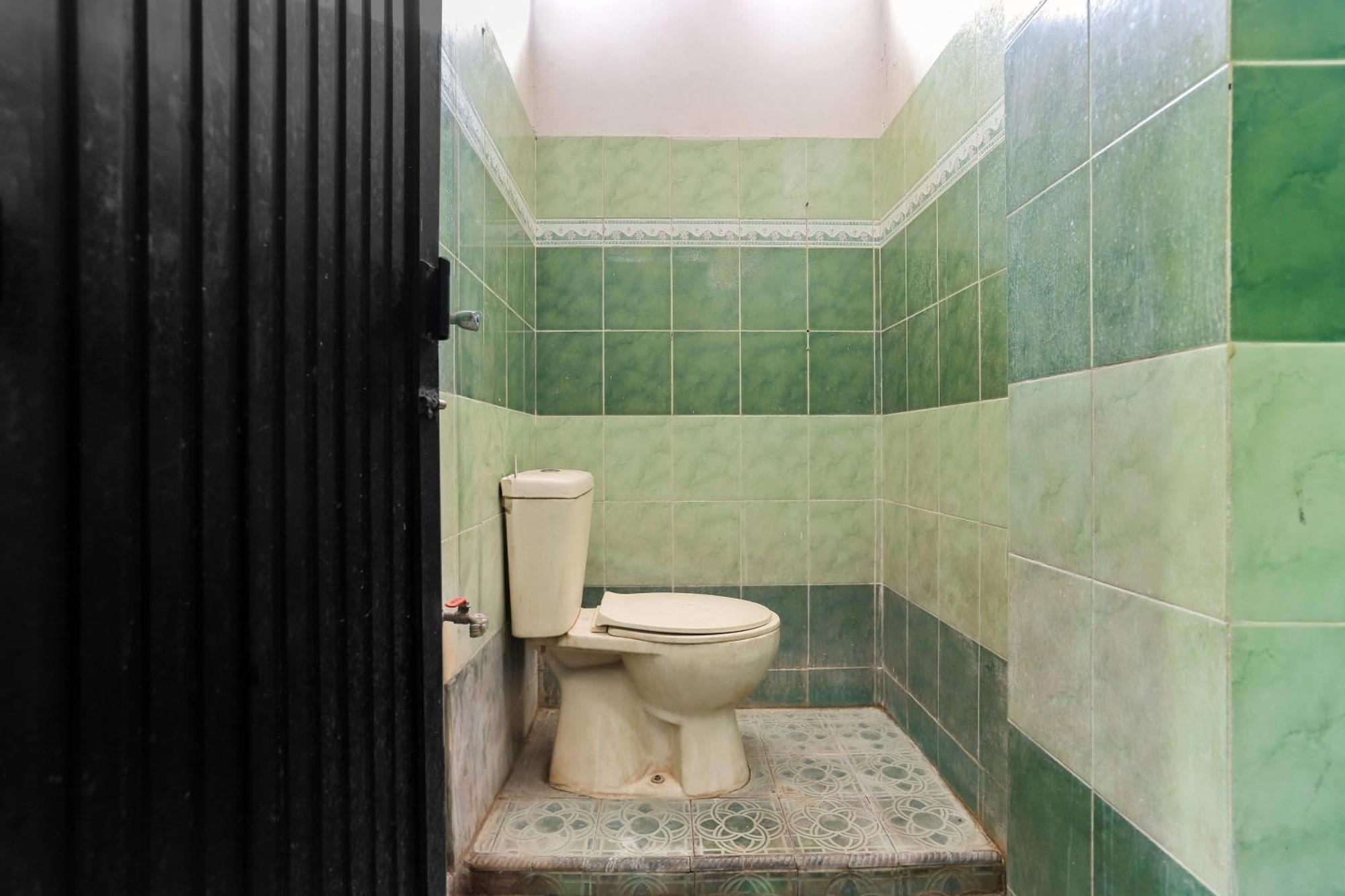Oyo 93046 Hotel Fortuna Parepare Ngoại thất bức ảnh