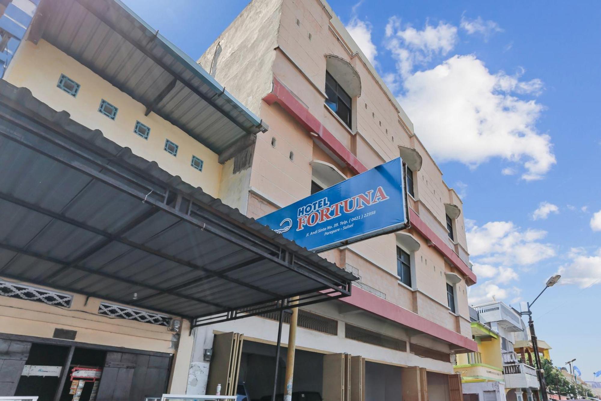 Oyo 93046 Hotel Fortuna Parepare Ngoại thất bức ảnh